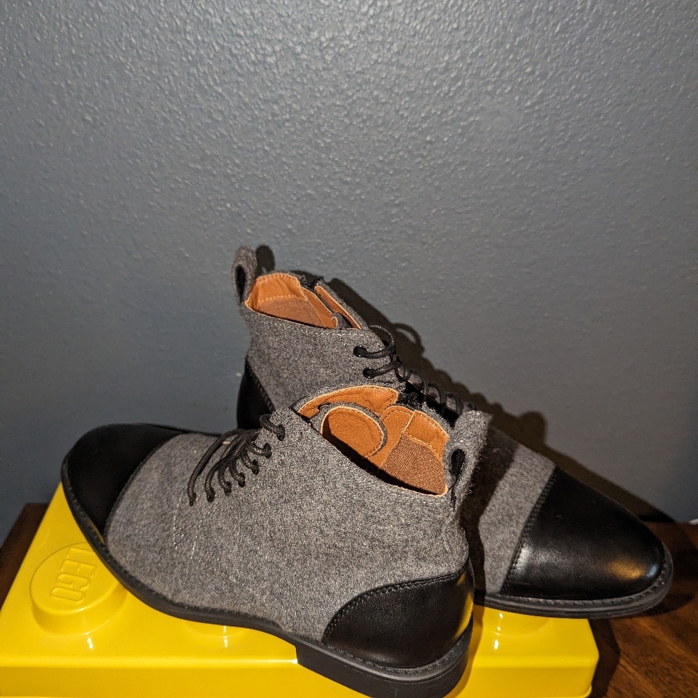 EUC boys dress boots gray/blk size 7